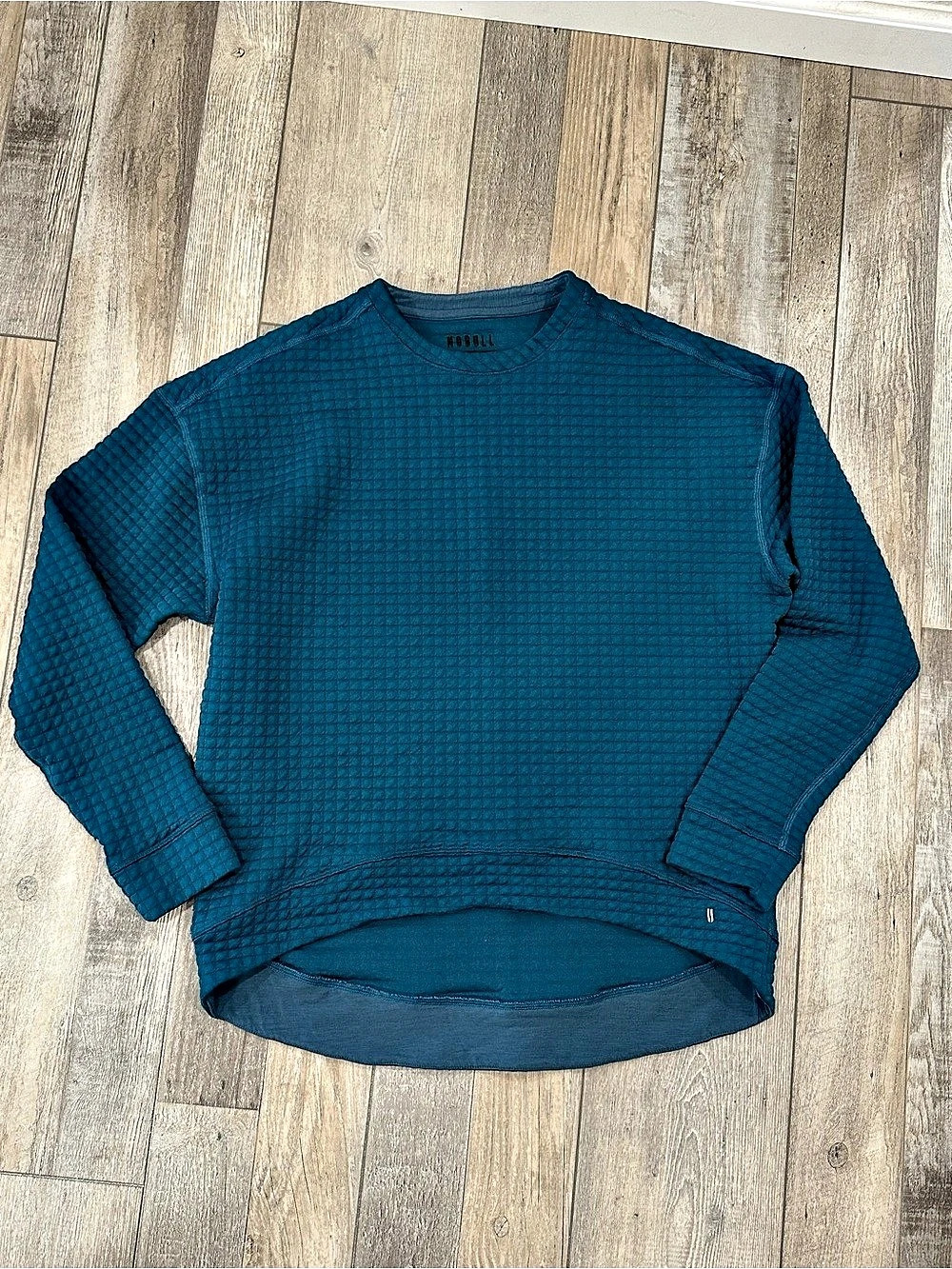 NOBULL Quilted Crew Pullover Textured Long Sleeve Sweatshirt in Blue Size Medium